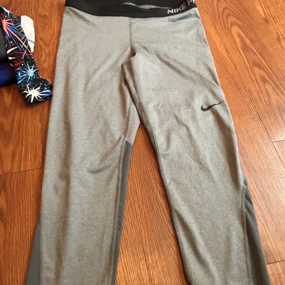 Nike pro workout crop leggings